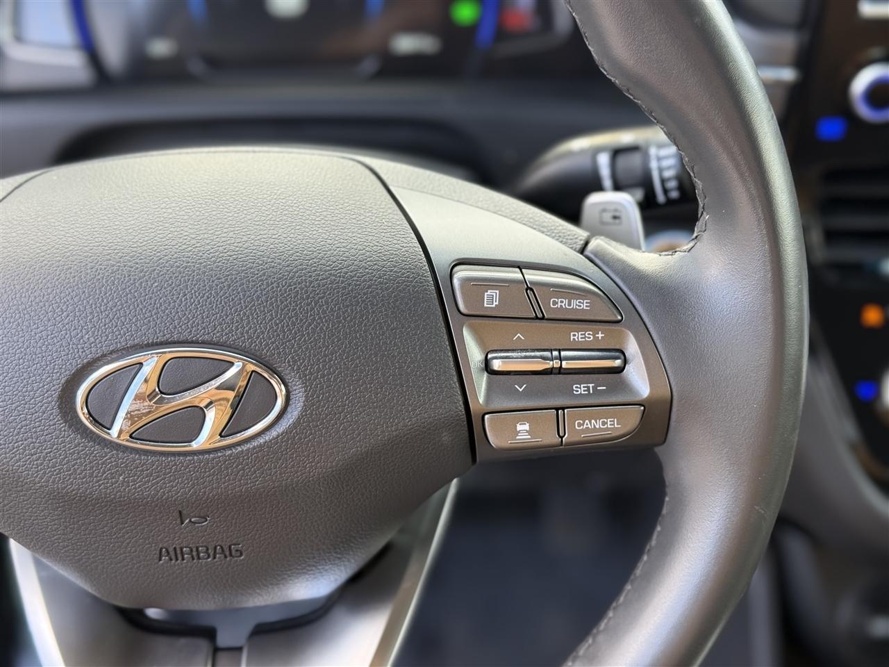 Hyundai Ioniq Electric SE Hatchback 2021