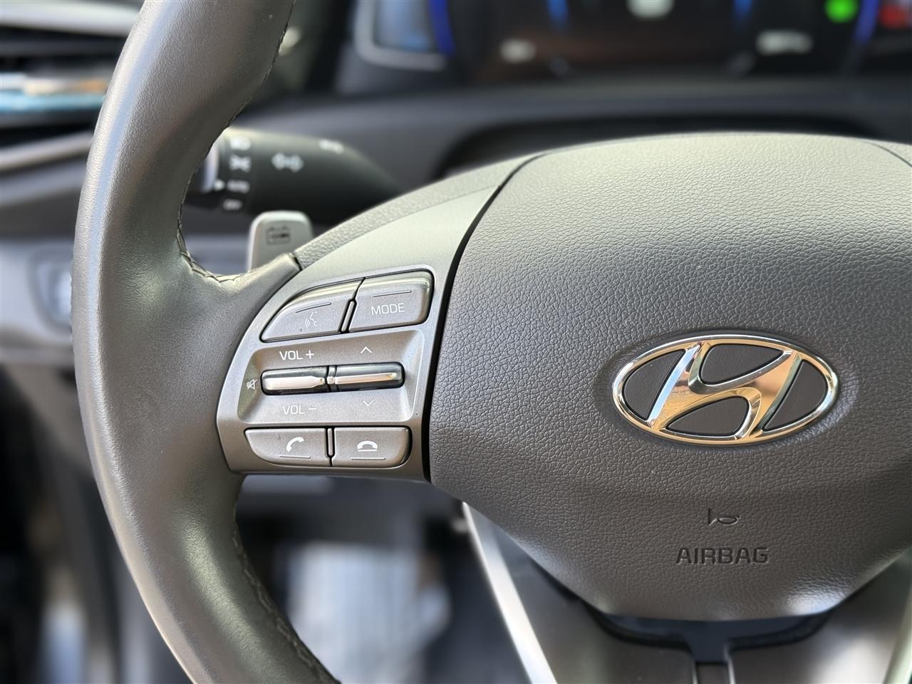 Hyundai Ioniq Electric SE Hatchback 2021