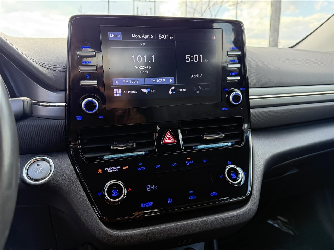 Hyundai Ioniq Electric SE Hatchback 2021