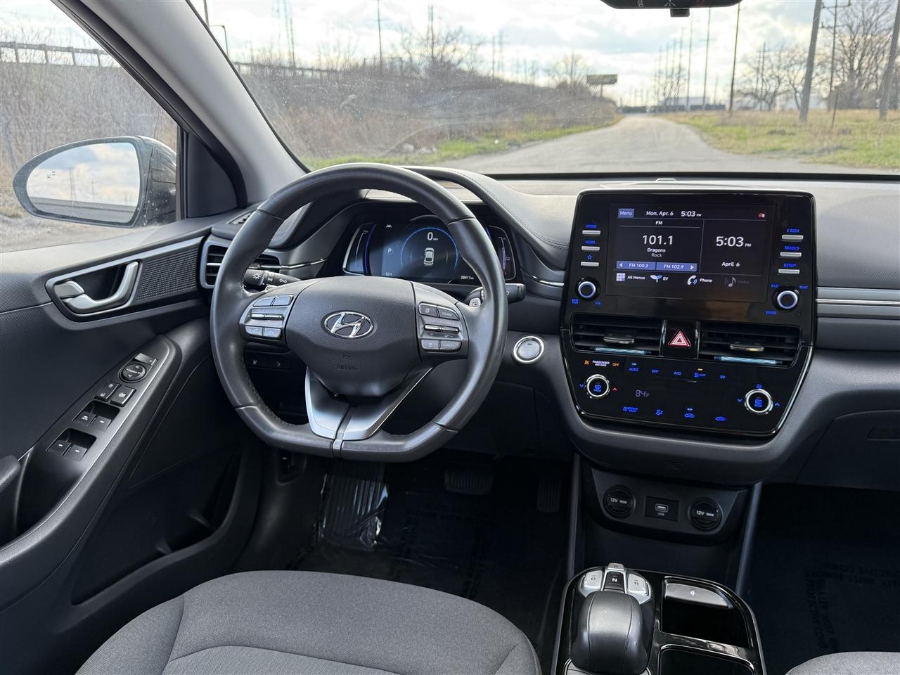 Hyundai Ioniq Electric SE Hatchback 2021