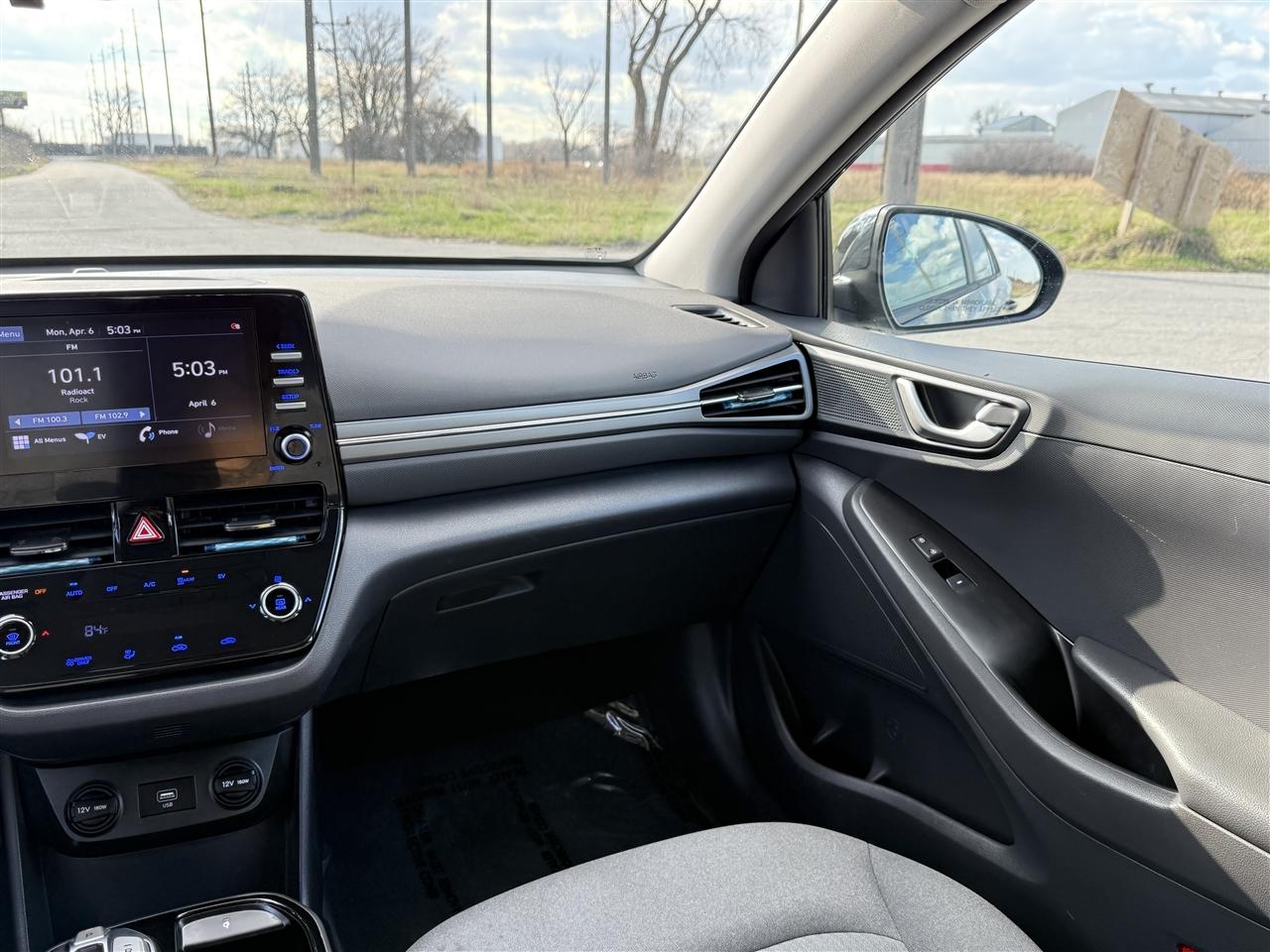 Hyundai Ioniq Electric SE Hatchback 2021