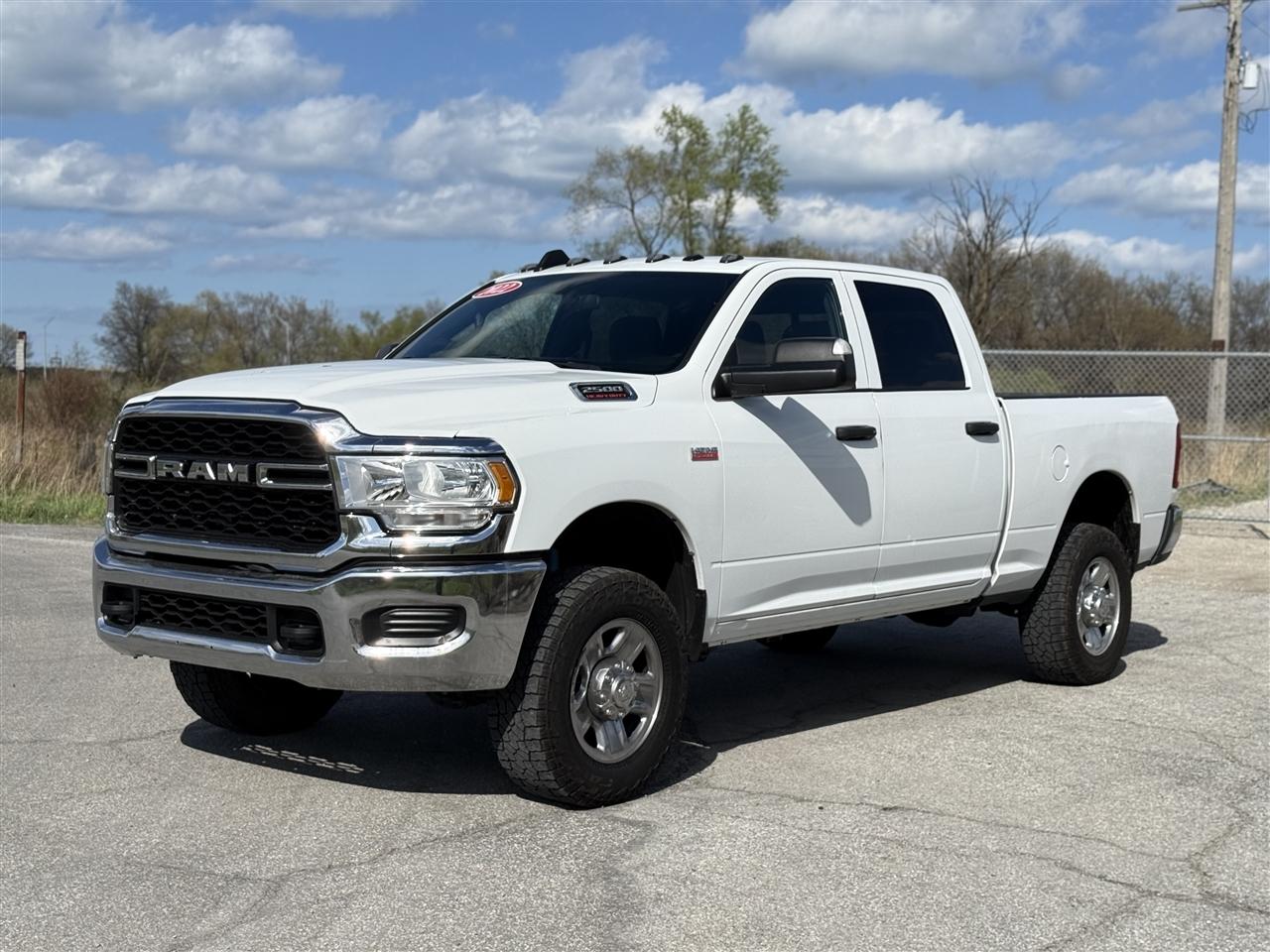 RAM 2500 Tradesman 4x4 Crew Cab 6'4" Box 2022