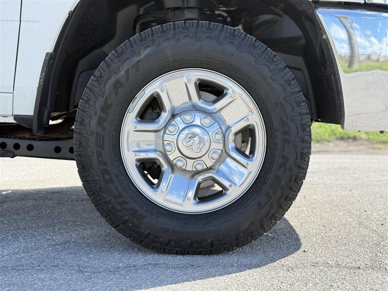 RAM 2500 Tradesman 4x4 Crew Cab 6'4" Box 2022