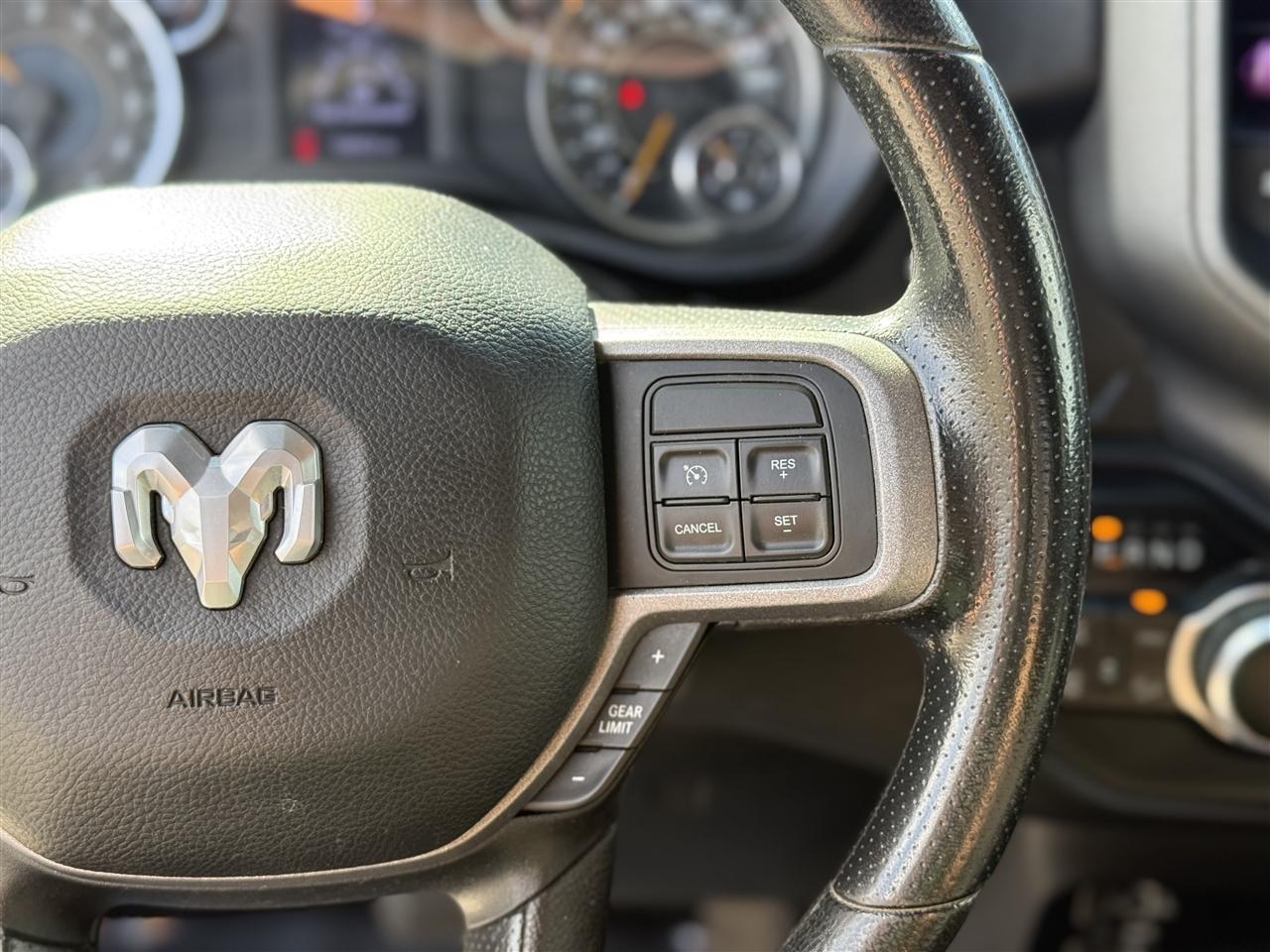 RAM 2500 Tradesman 4x4 Crew Cab 6'4" Box 2022