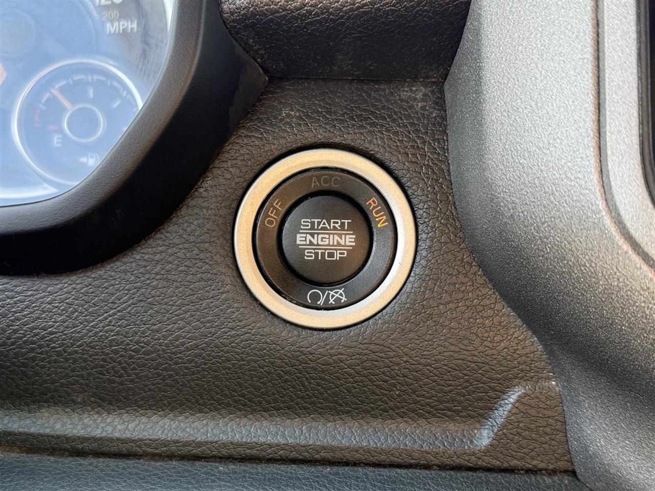 RAM 2500 Tradesman 4x4 Crew Cab 6'4" Box 2022