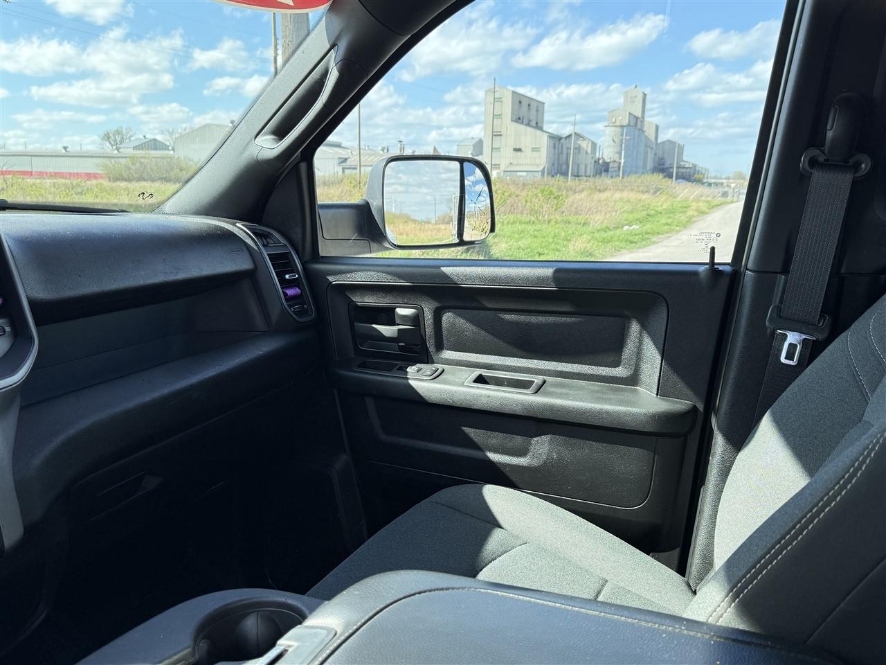 RAM 2500 Tradesman 4x4 Crew Cab 6'4" Box 2022