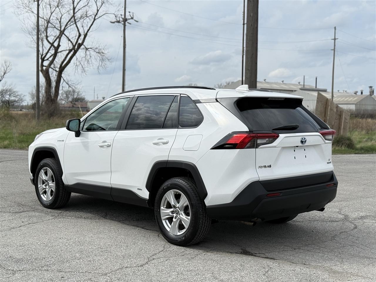 Toyota RAV4 Hybrid LE AWD (Natl) 2021