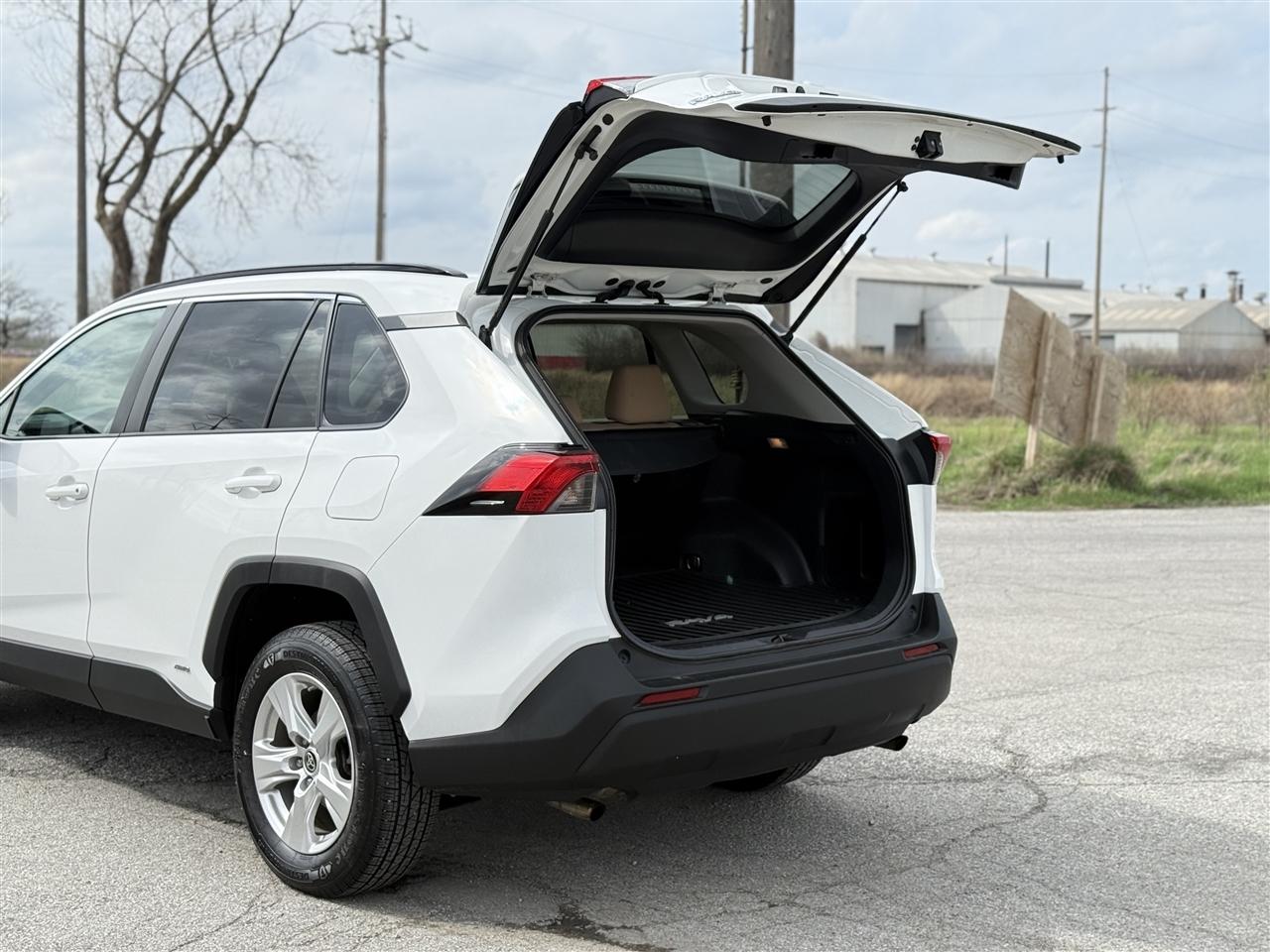 Toyota RAV4 Hybrid LE AWD (Natl) 2021