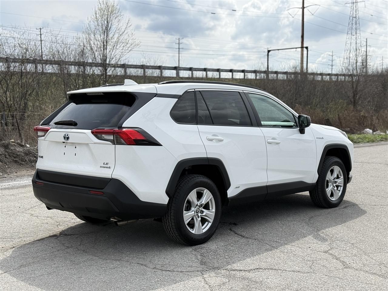 Toyota RAV4 Hybrid LE AWD (Natl) 2021