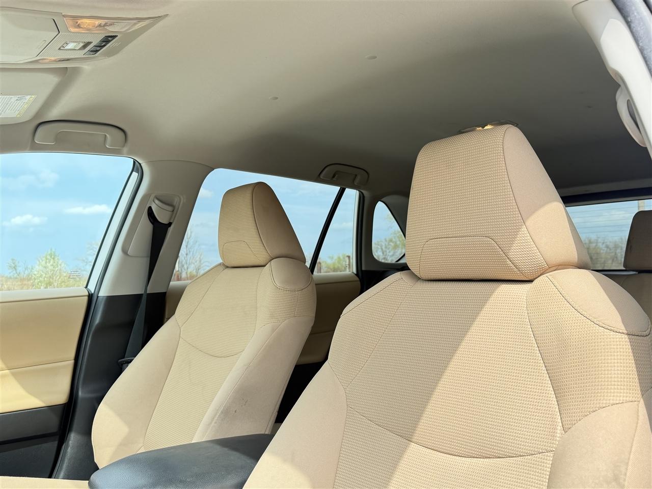 Toyota RAV4 Hybrid LE AWD (Natl) 2021