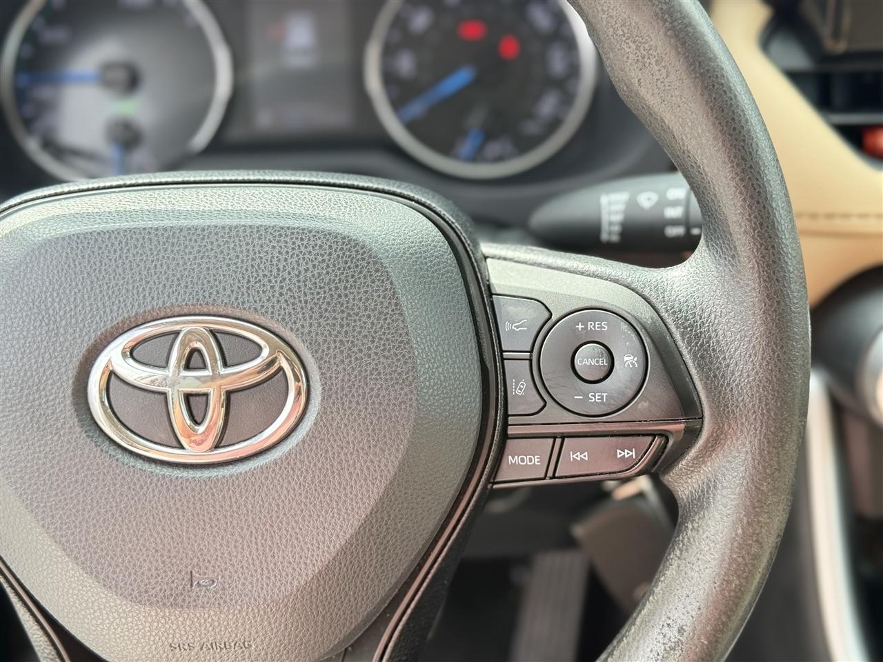 Toyota RAV4 Hybrid LE AWD (Natl) 2021