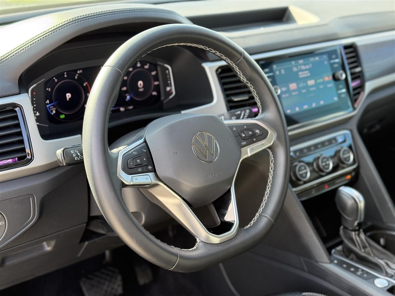 Volkswagen Atlas 3.6L V6 SE w/Technology FWD 2023