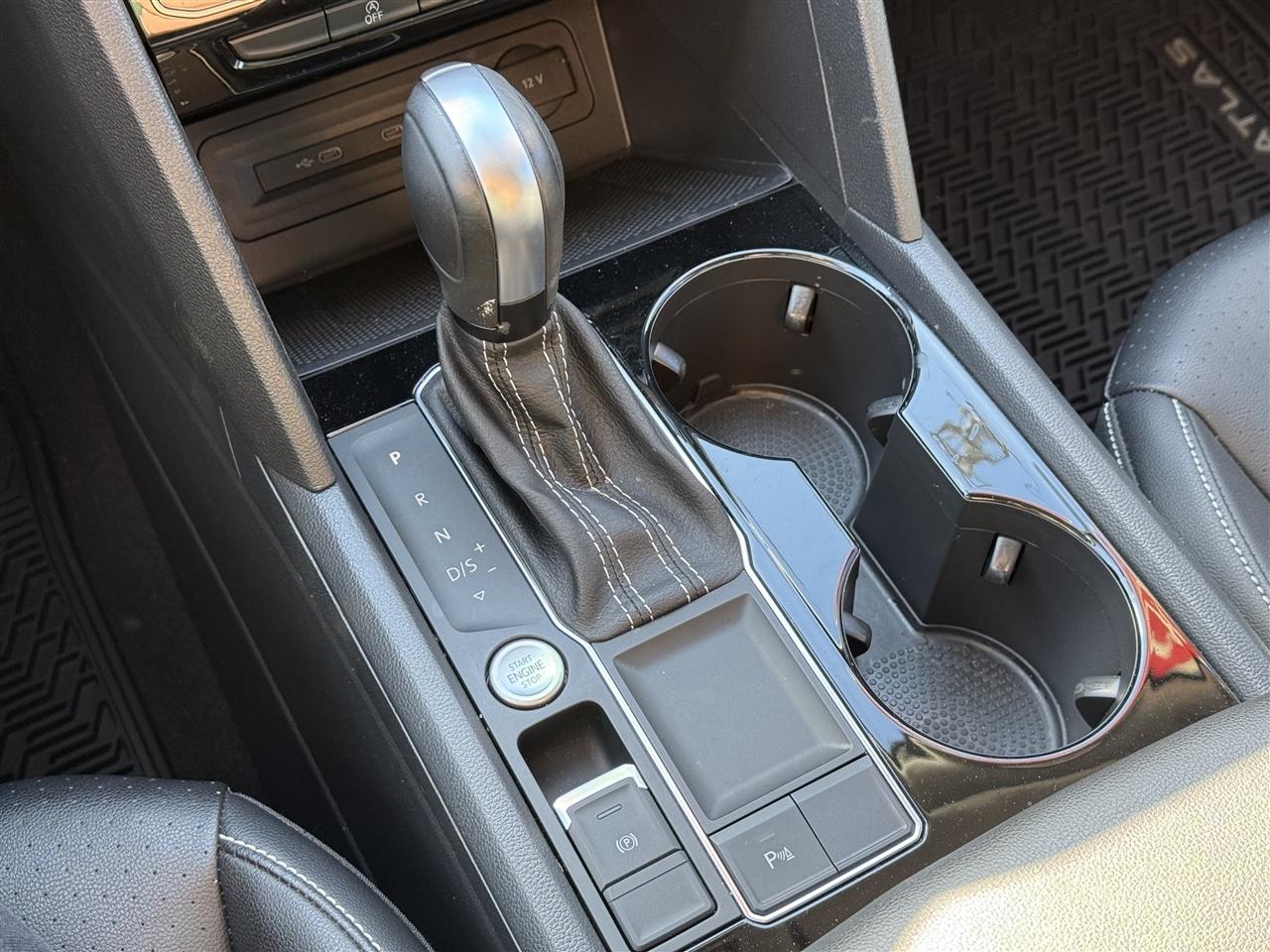 Volkswagen Atlas 3.6L V6 SE w/Technology FWD 2023