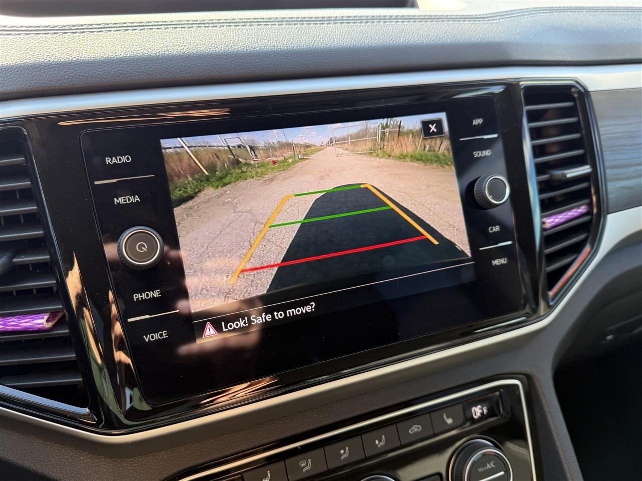 Volkswagen Atlas 3.6L V6 SE w/Technology FWD 2023