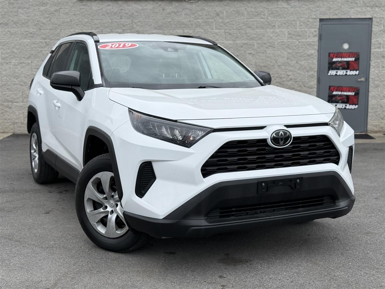 Toyota RAV4 LE FWD (Natl) 2019
