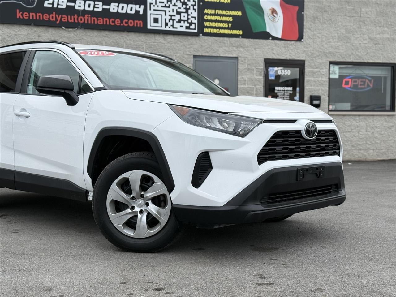 Toyota RAV4 LE FWD (Natl) 2019