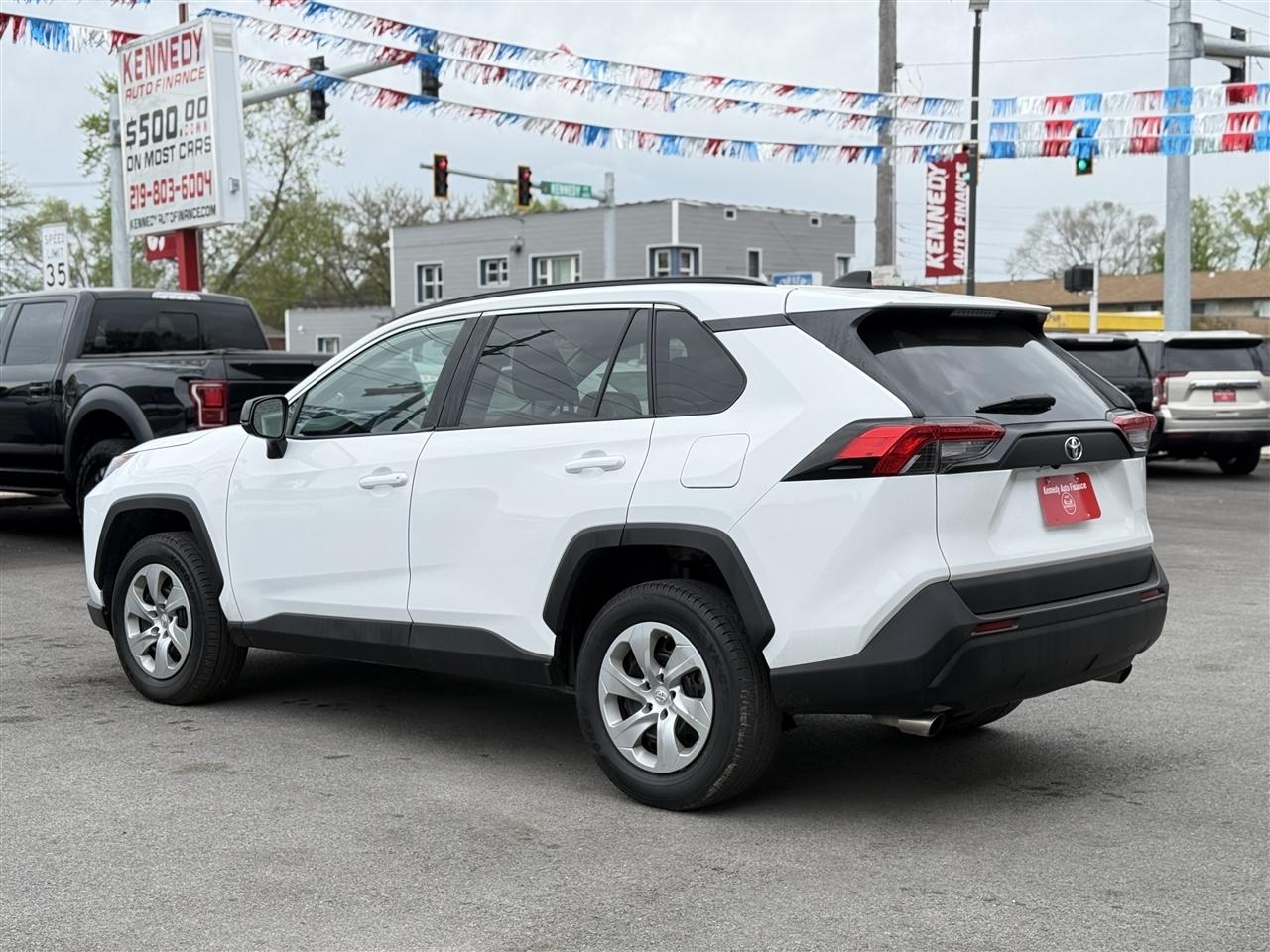 Toyota RAV4 LE FWD (Natl) 2019