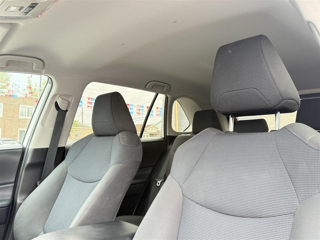 Toyota RAV4 LE FWD (Natl) 2019