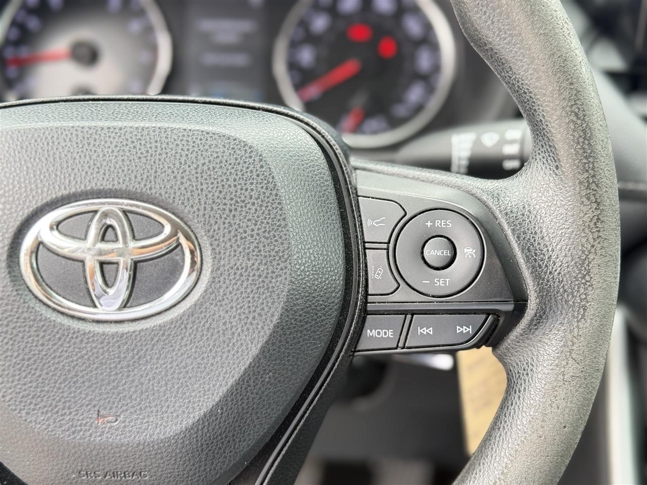 Toyota RAV4 LE FWD (Natl) 2019