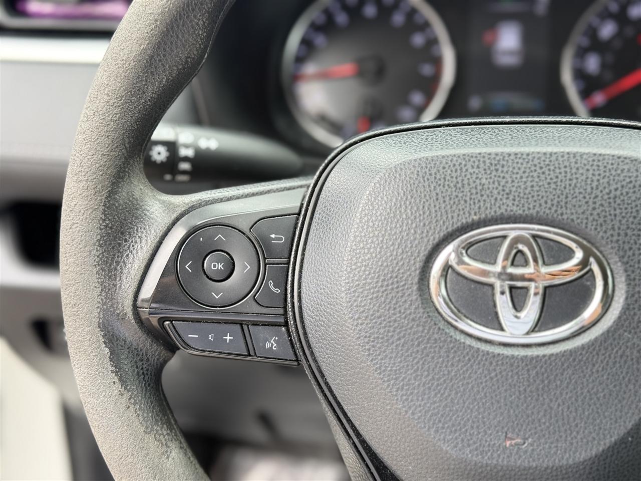 Toyota RAV4 LE FWD (Natl) 2019