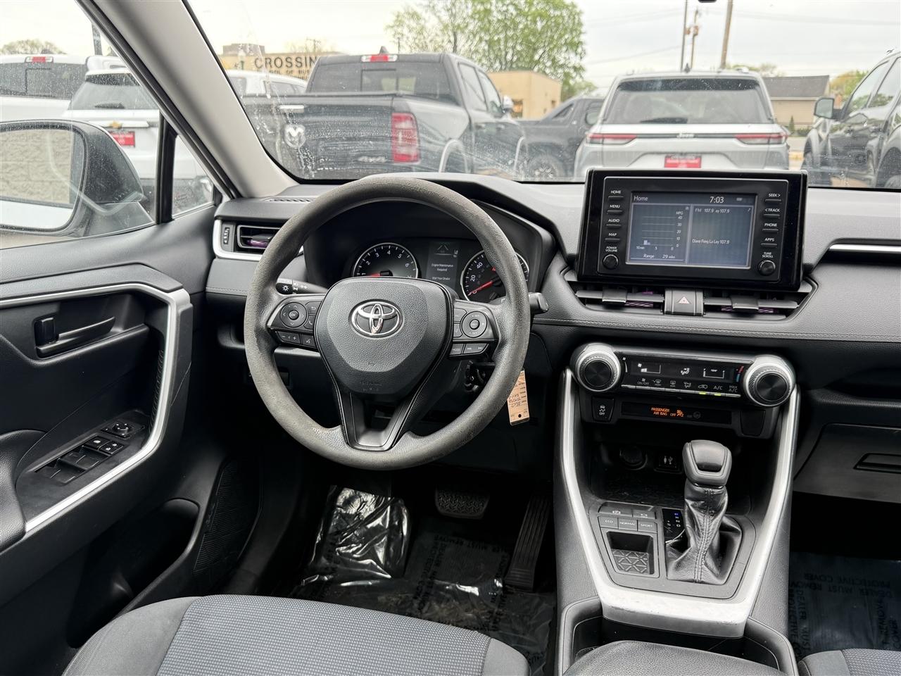 Toyota RAV4 LE FWD (Natl) 2019