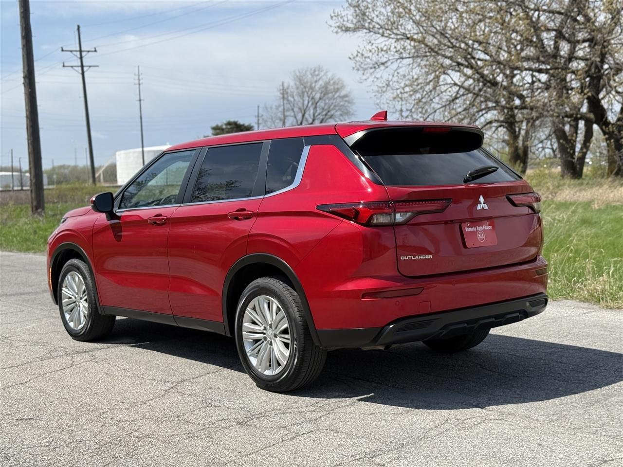 Mitsubishi Outlander ES FWD 2024