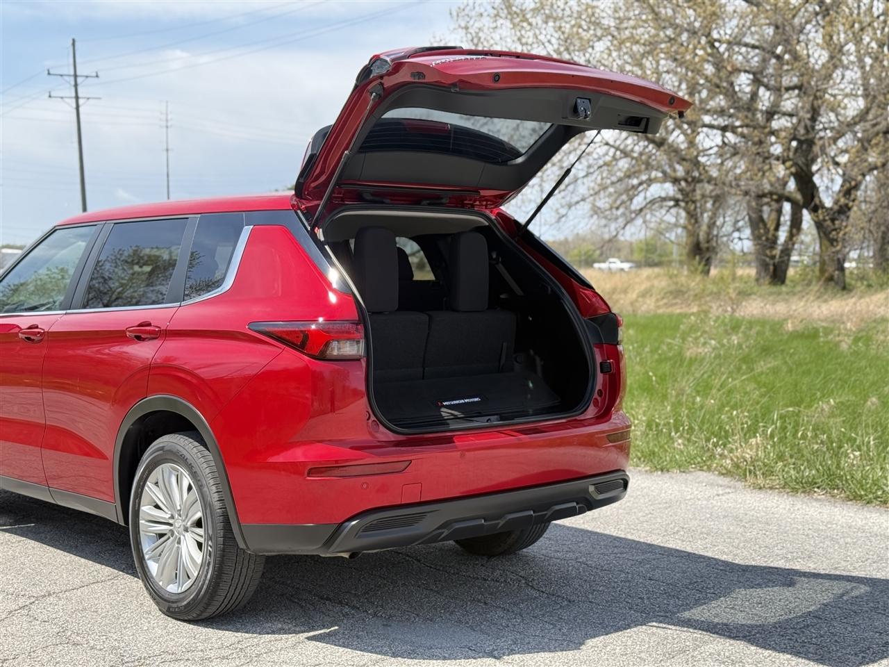 Mitsubishi Outlander ES FWD 2024