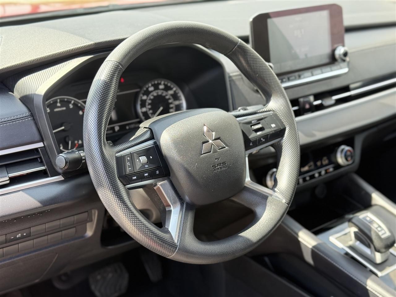 Mitsubishi Outlander ES FWD 2024