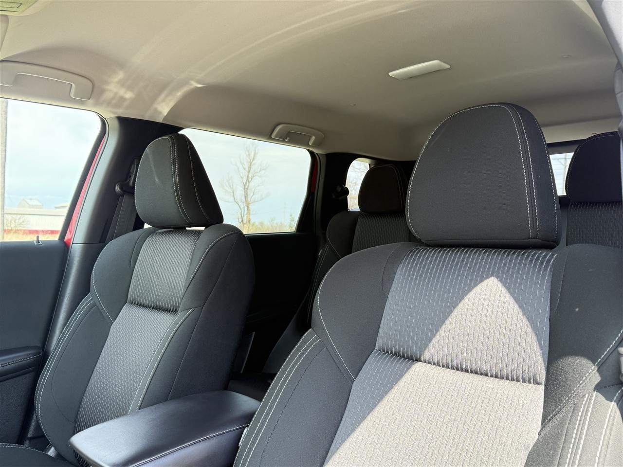 Mitsubishi Outlander ES FWD 2024