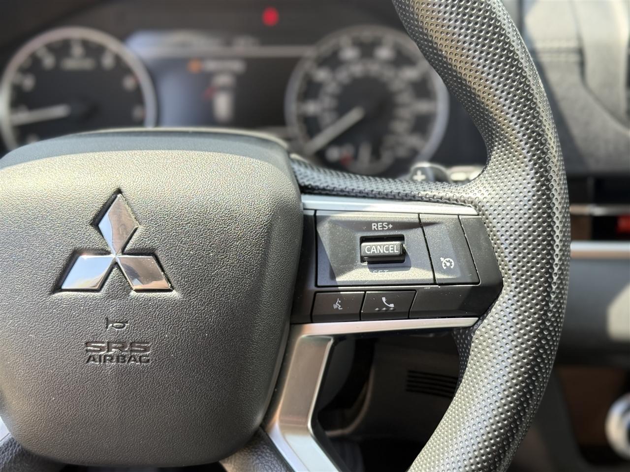 Mitsubishi Outlander ES FWD 2024