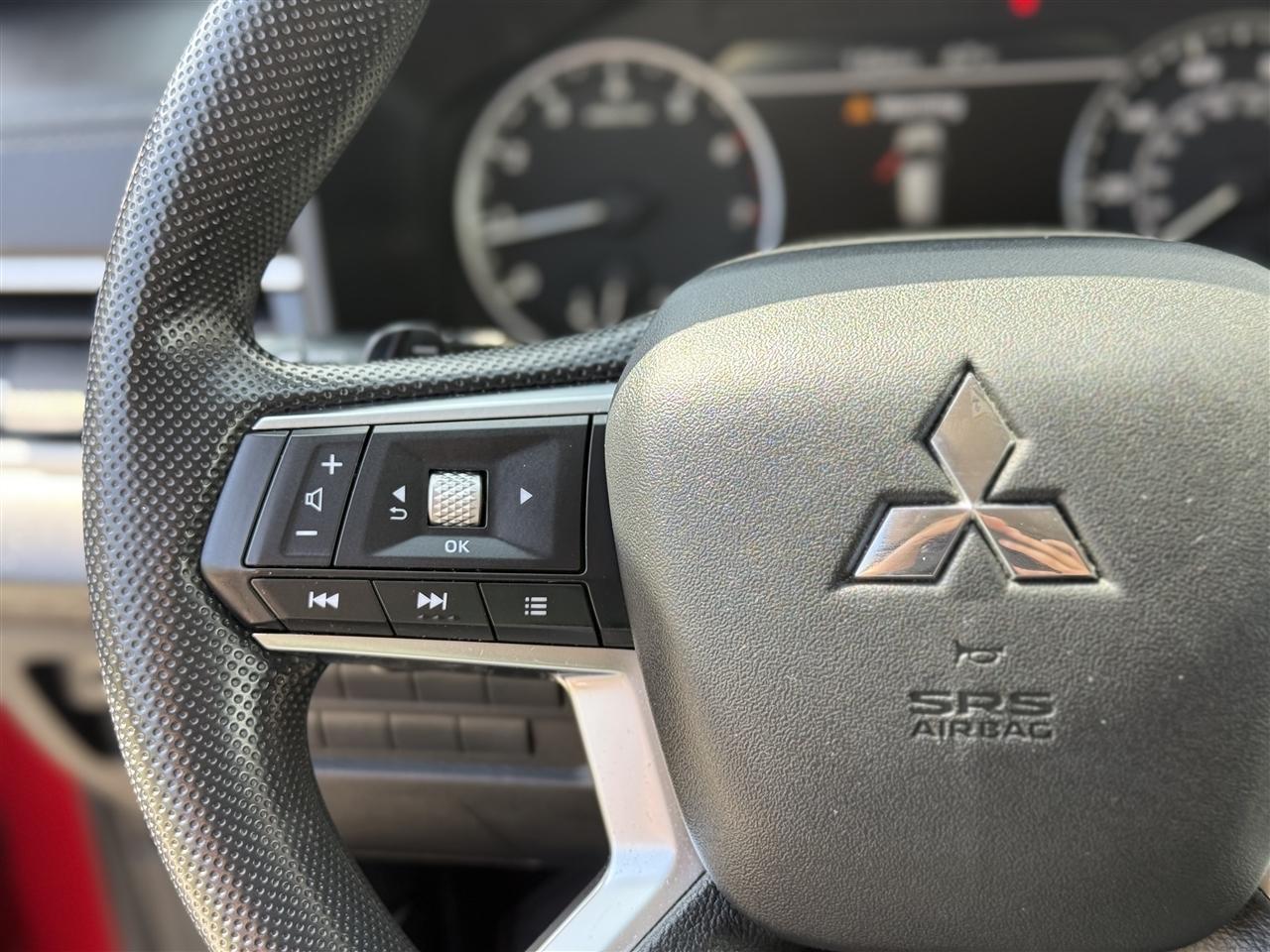 Mitsubishi Outlander ES FWD 2024