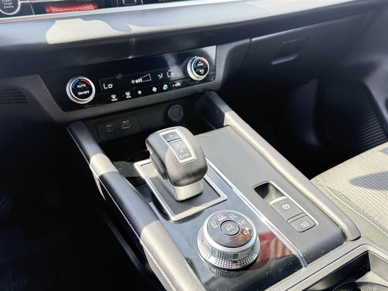 Mitsubishi Outlander ES FWD 2024