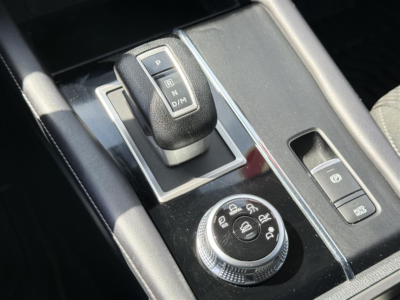 Mitsubishi Outlander ES FWD 2024