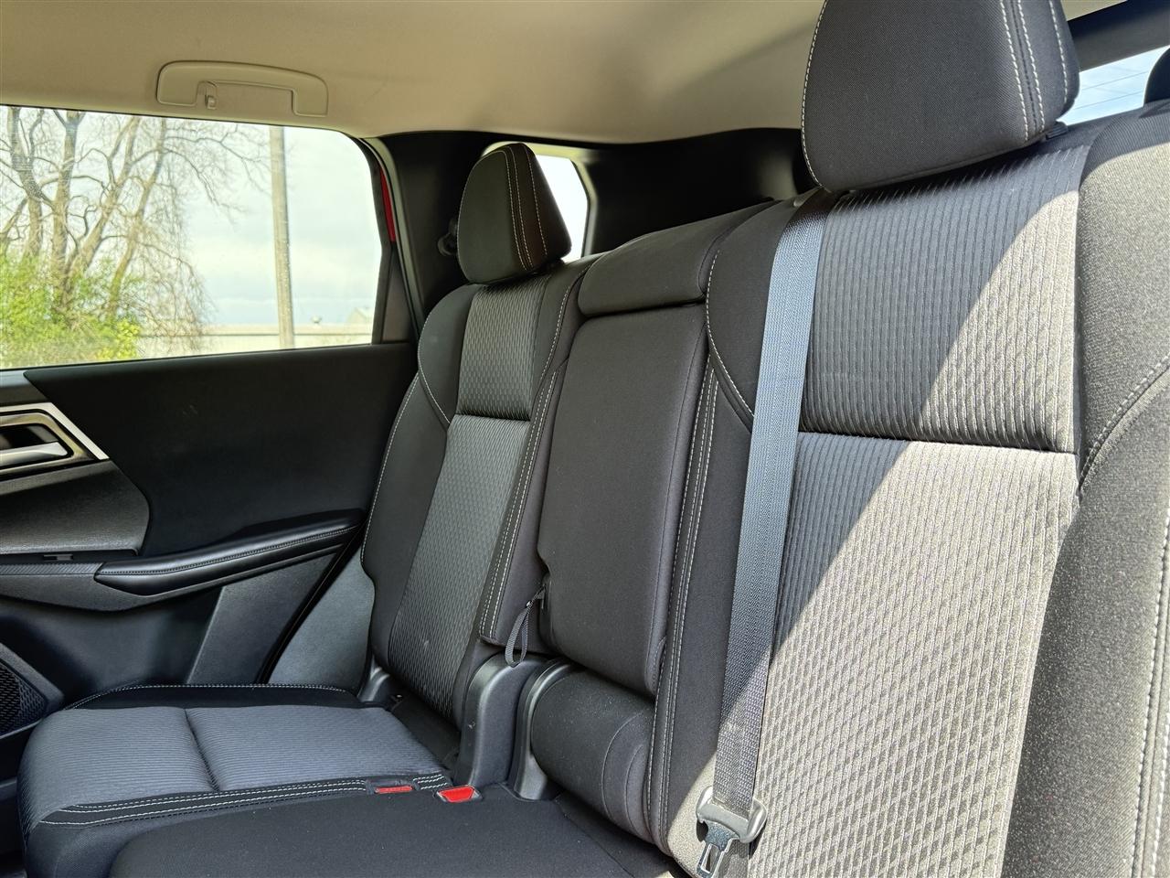 Mitsubishi Outlander ES FWD 2024