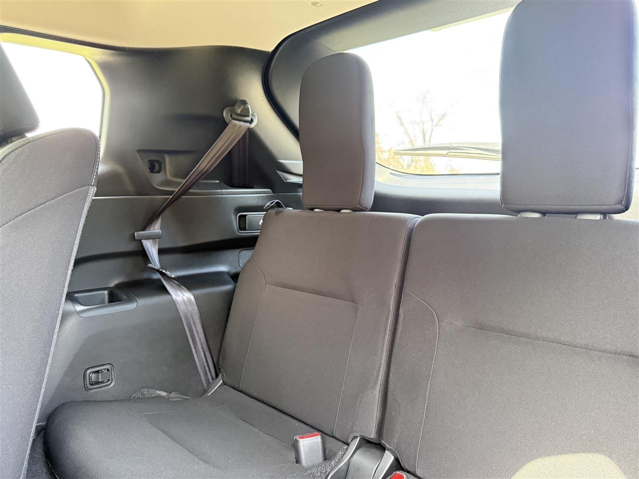 Mitsubishi Outlander ES FWD 2024