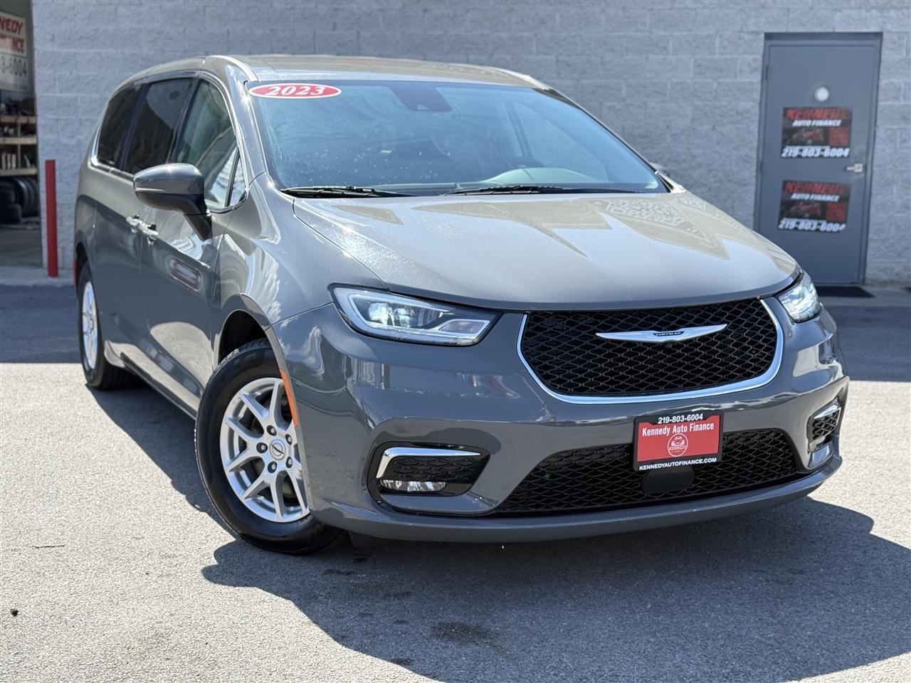 Chrysler Pacifica Touring L FWD 2023