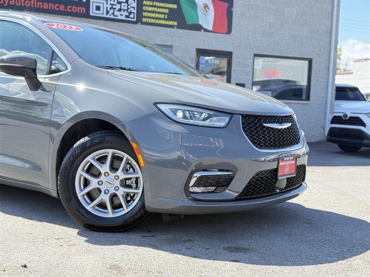 Chrysler Pacifica Touring L FWD 2023