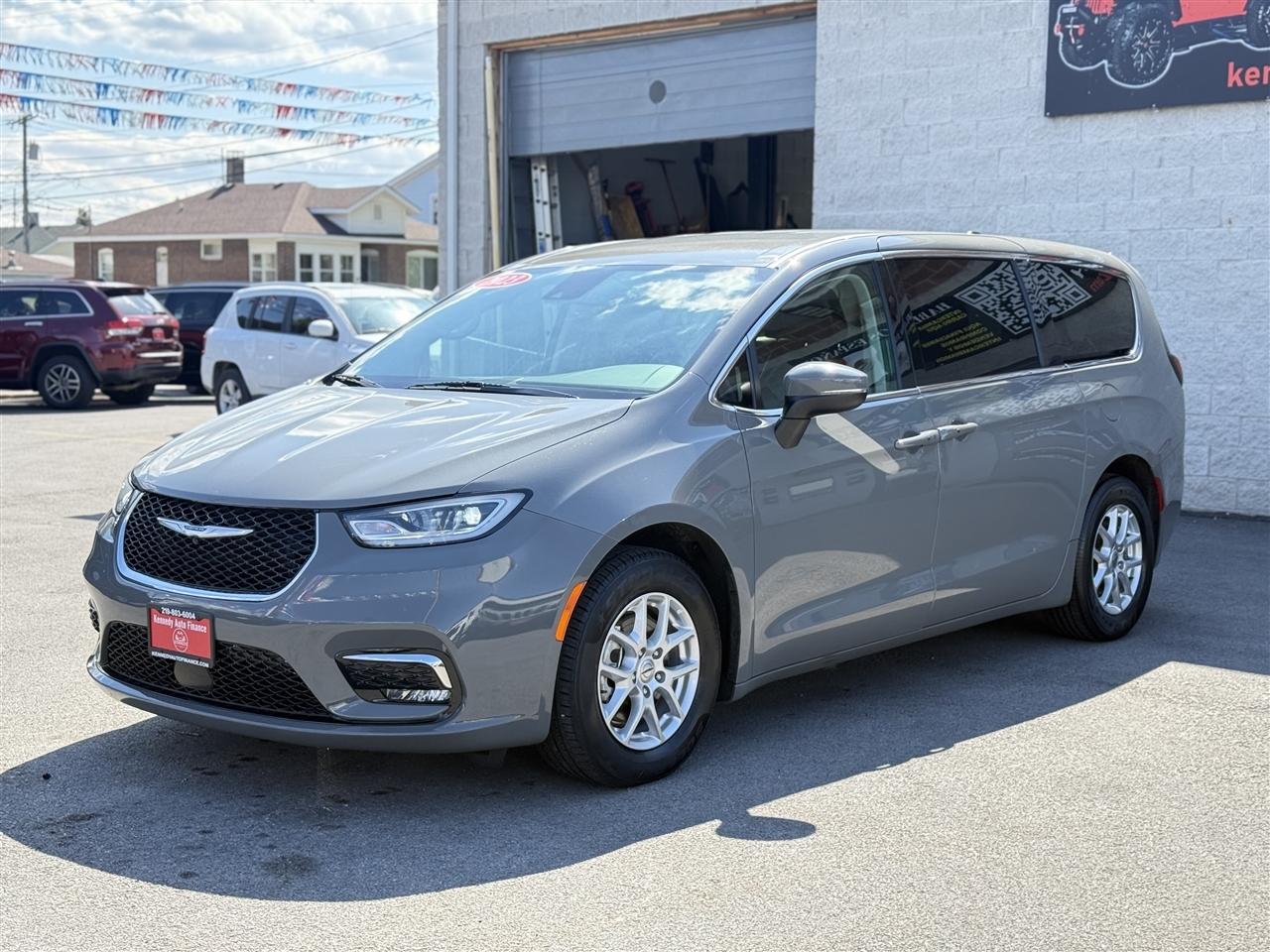 Chrysler Pacifica Touring L FWD 2023