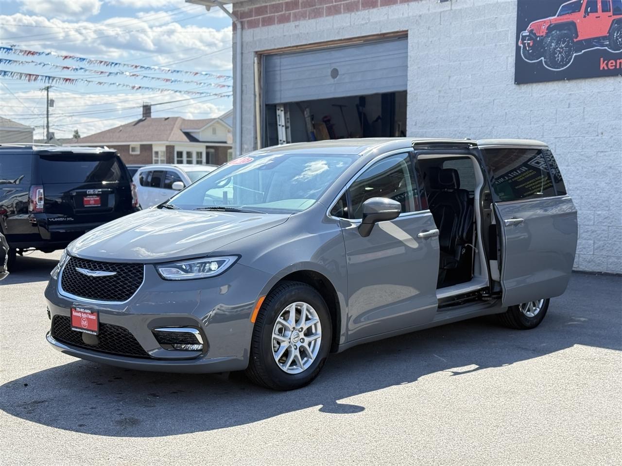 Chrysler Pacifica Touring L FWD 2023