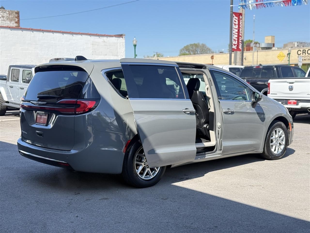 Chrysler Pacifica Touring L FWD 2023