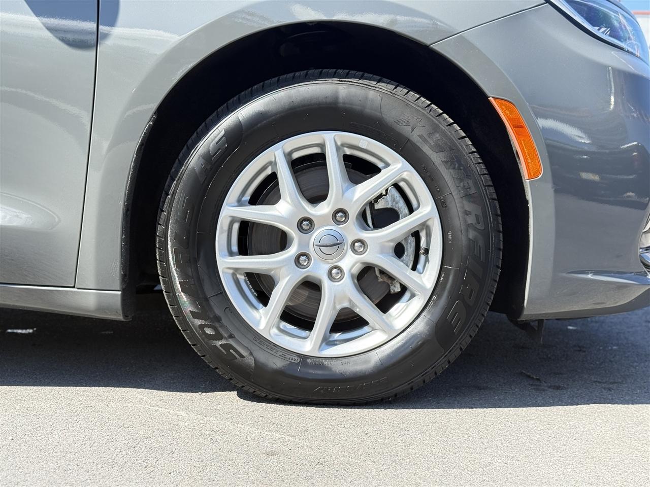 Chrysler Pacifica Touring L FWD 2023