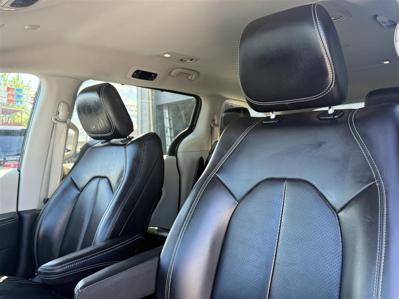 Chrysler Pacifica Touring L FWD 2023
