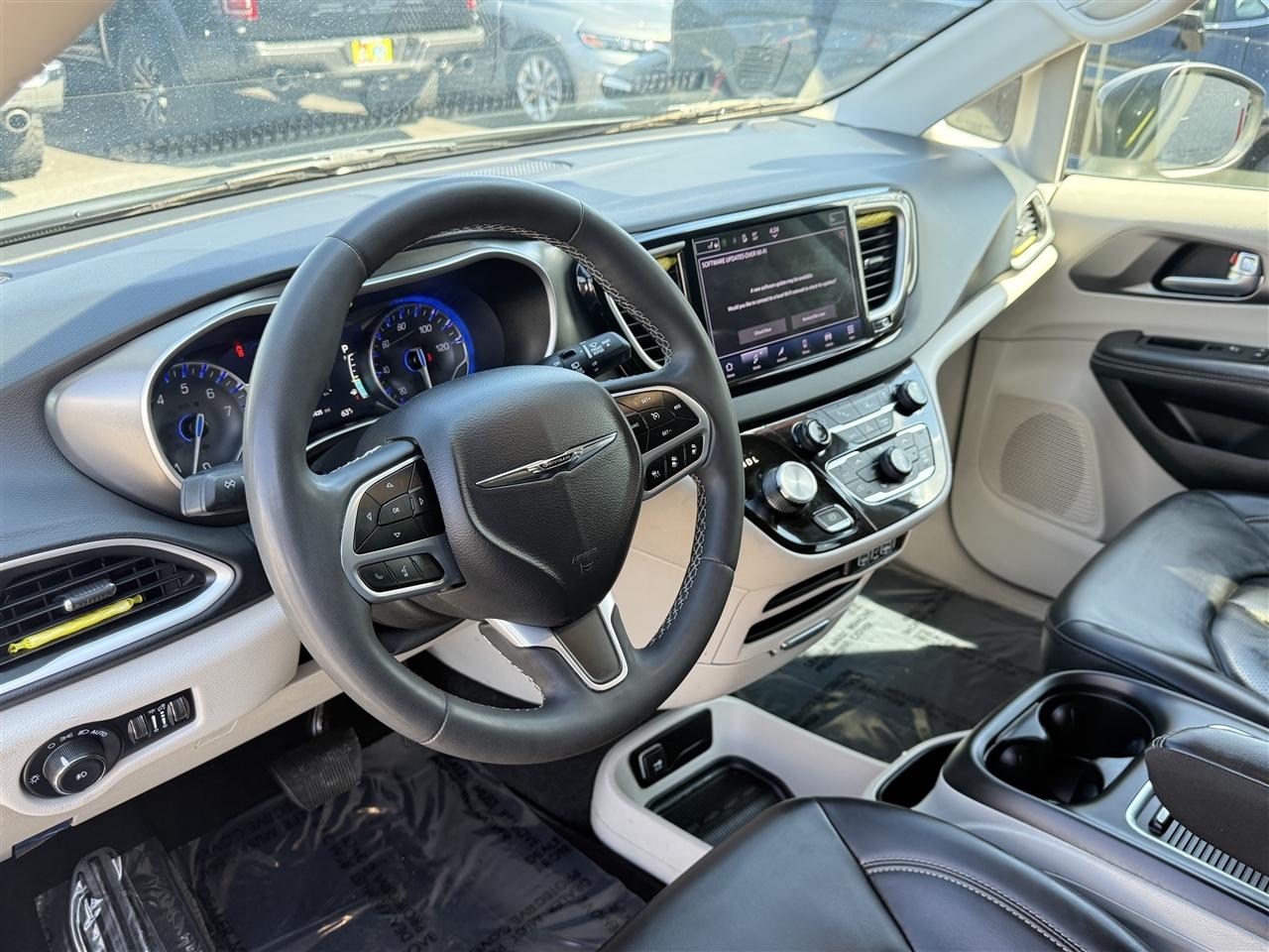 Chrysler Pacifica Touring L FWD 2023