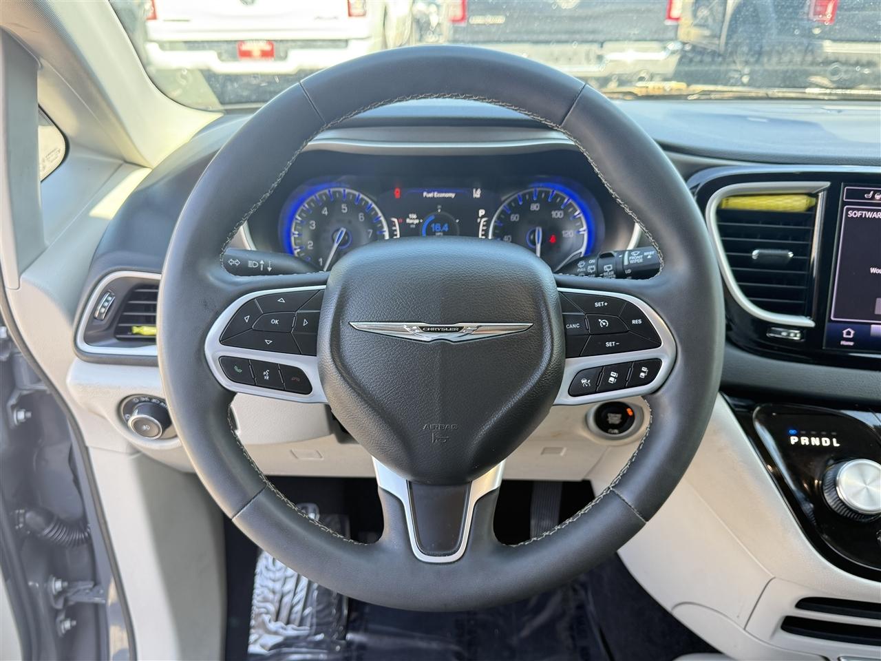 Chrysler Pacifica Touring L FWD 2023