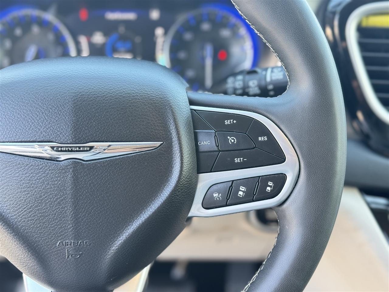 Chrysler Pacifica Touring L FWD 2023
