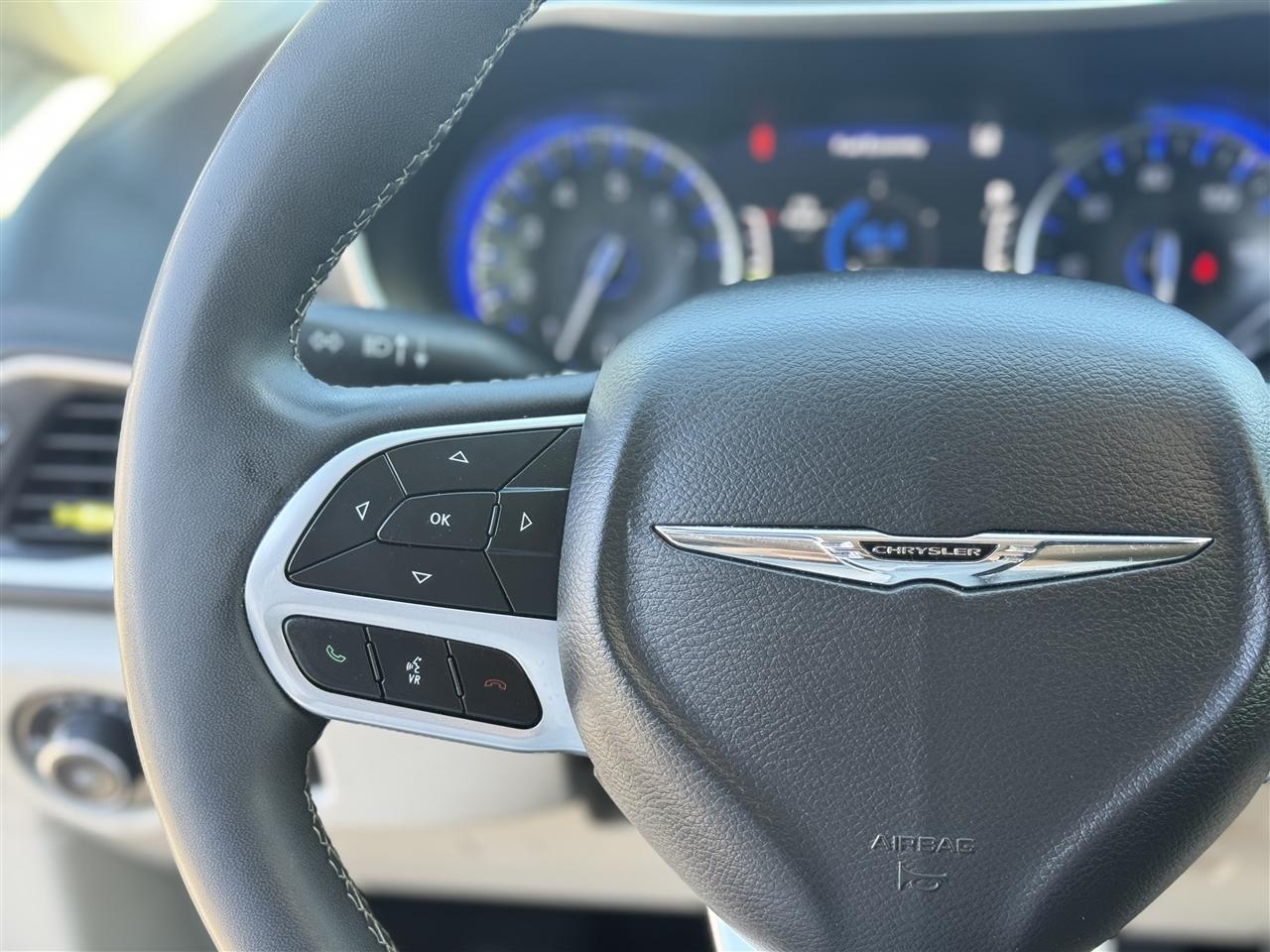 Chrysler Pacifica Touring L FWD 2023