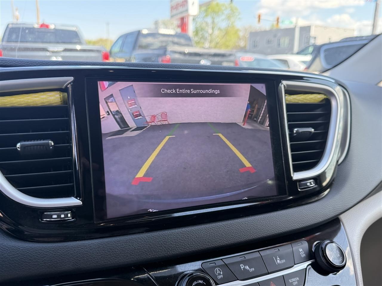 Chrysler Pacifica Touring L FWD 2023