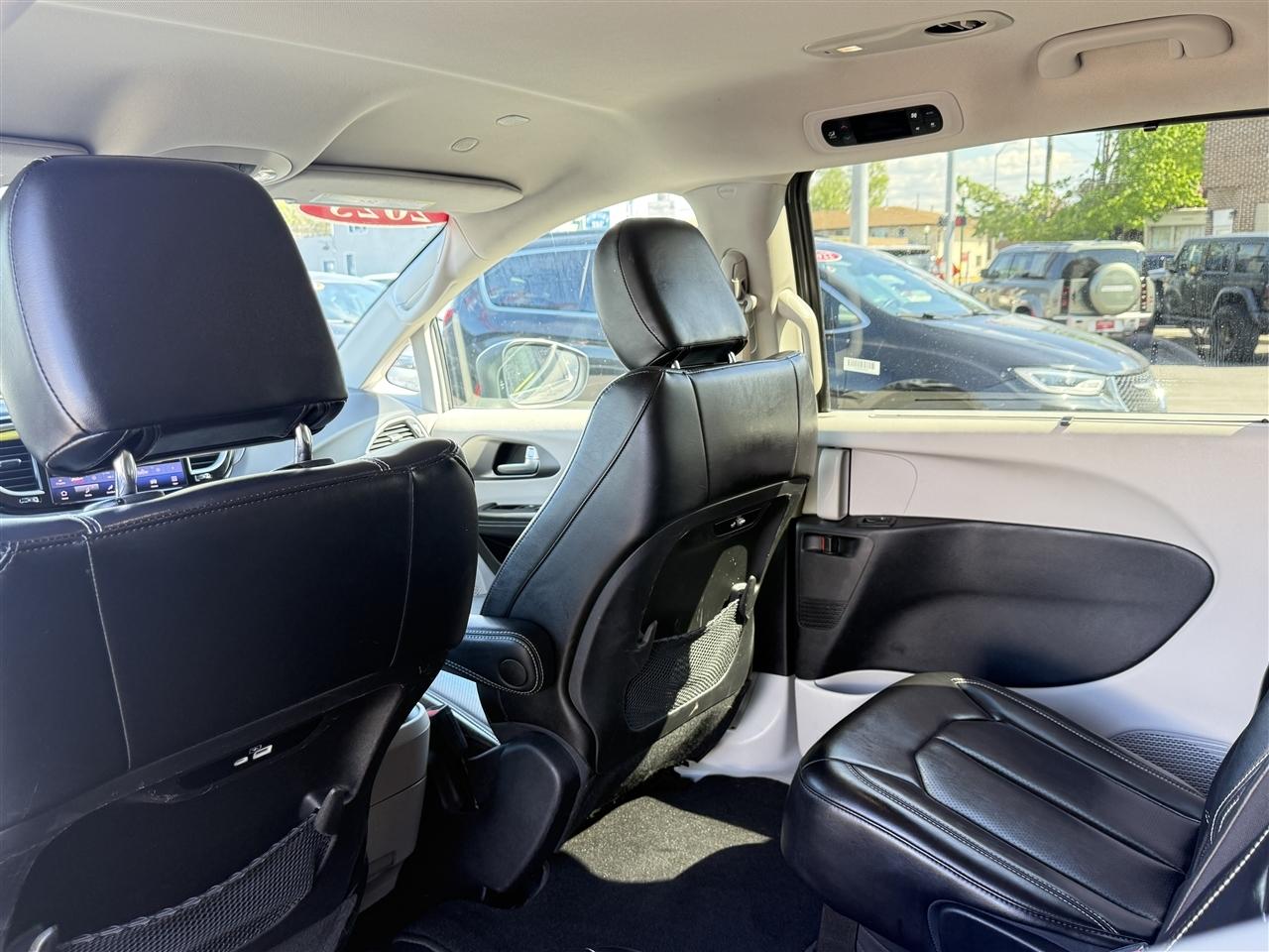 Chrysler Pacifica Touring L FWD 2023