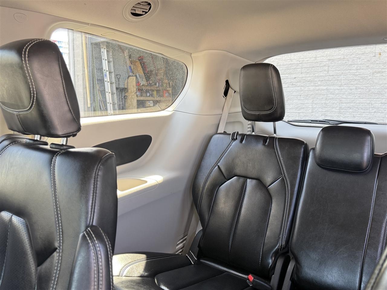 Chrysler Pacifica Touring L FWD 2023