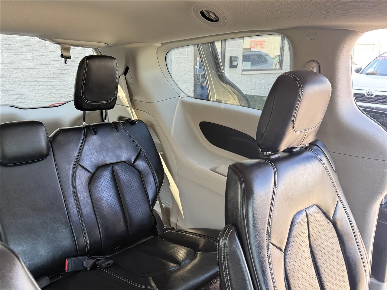 Chrysler Pacifica Touring L FWD 2023